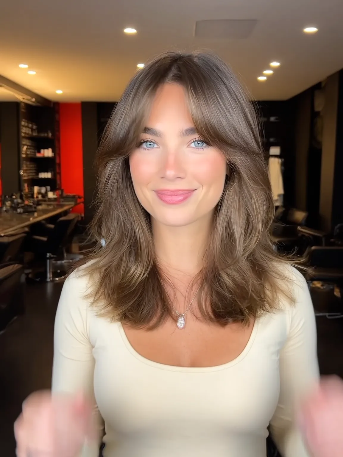 Layered Shoulder-Length Cut with Chestnut Warm Highlights